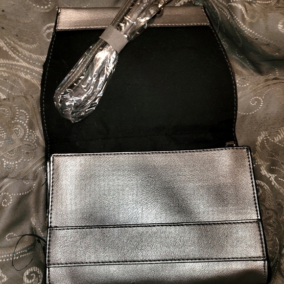 Summer & Rose clutch convertible purse in silver.. - Picture 2 of 4
